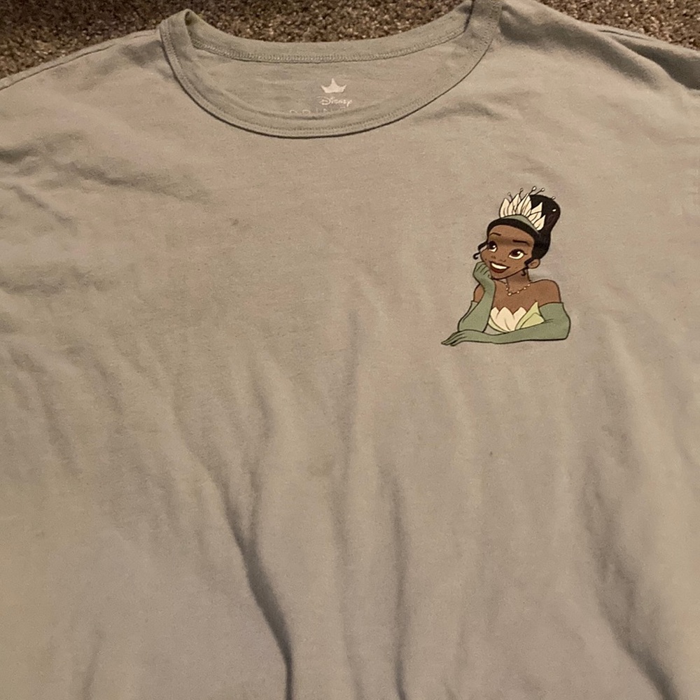 Sage green, Tiana shirt